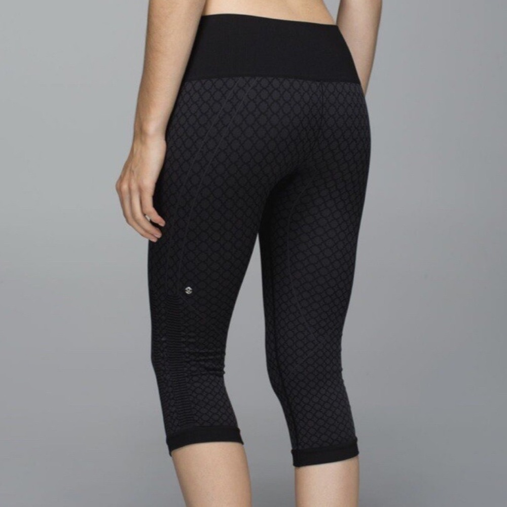 M7 Lululemon In The Flow Crop Leggings